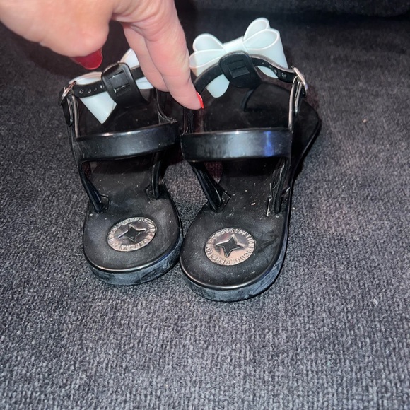BCBG Jelly Bow Sandals size isn’t on them but I usually wear a 7.5 to 8 - Picture 3 of 4